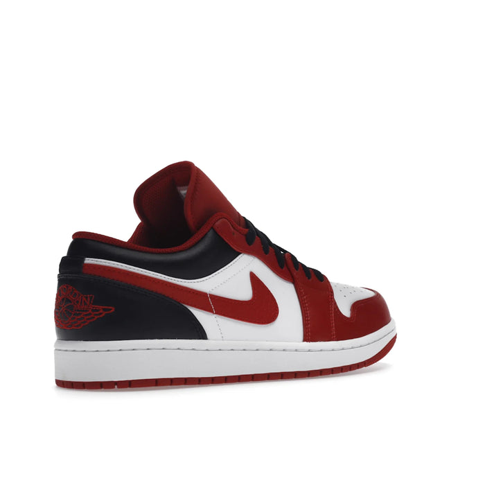 Jordan 1 Low Bulls